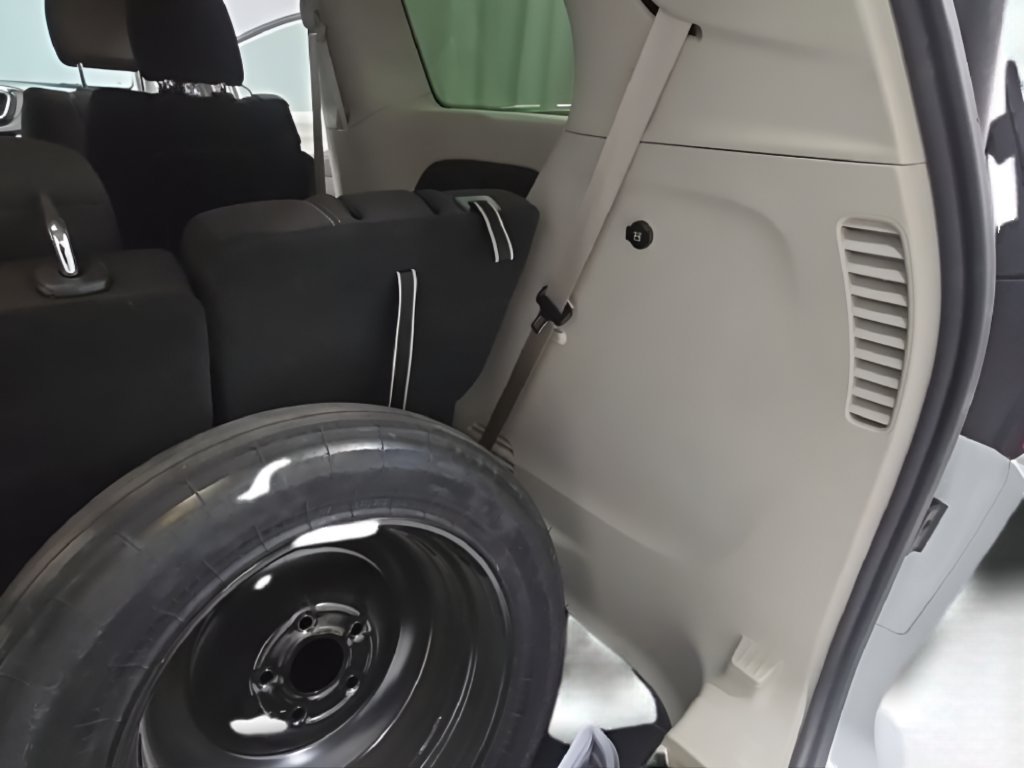 Used 2022 White Chrysler LX image 24