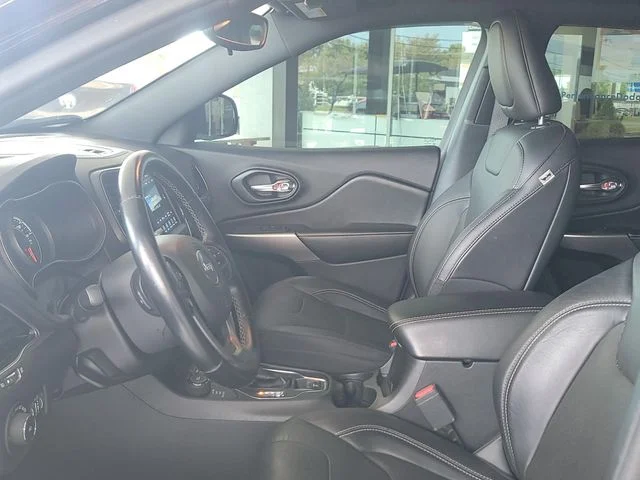 Certified Used 2021 Black Jeep Latitude Lux image 10