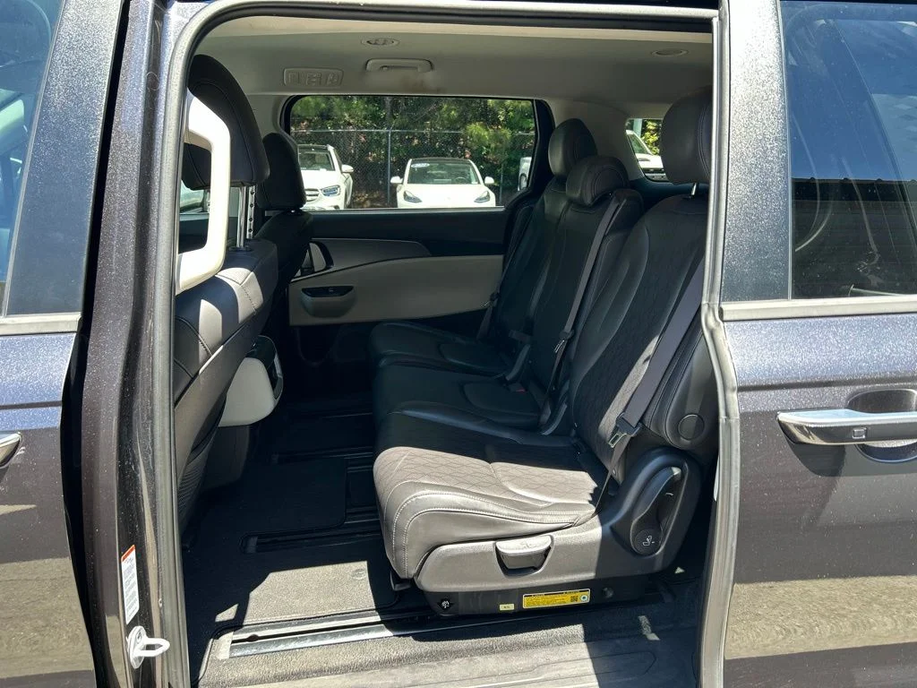 Used 2024 Black Kia LX image 8