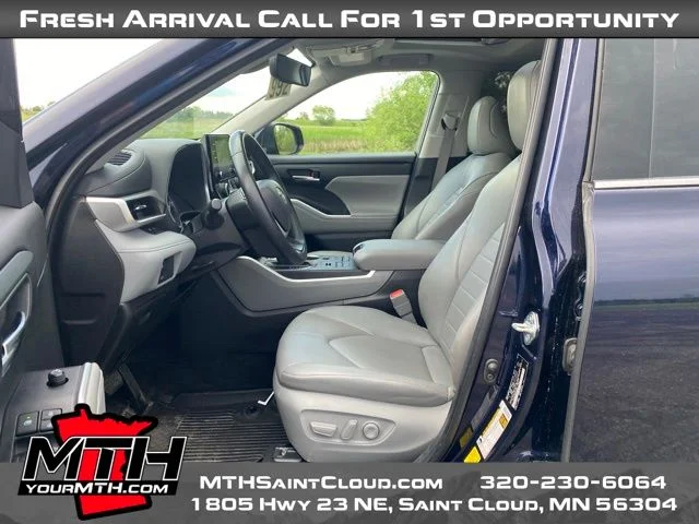 Used 2022 Blue Toyota XLE image 9