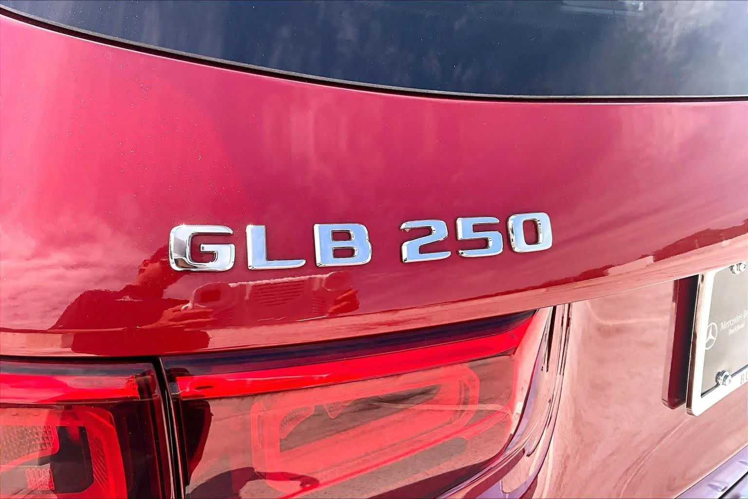 Used 2022 MANUFAKTUR Patagonia Red Metallic Mercedes-Benz GLB 250 image 31