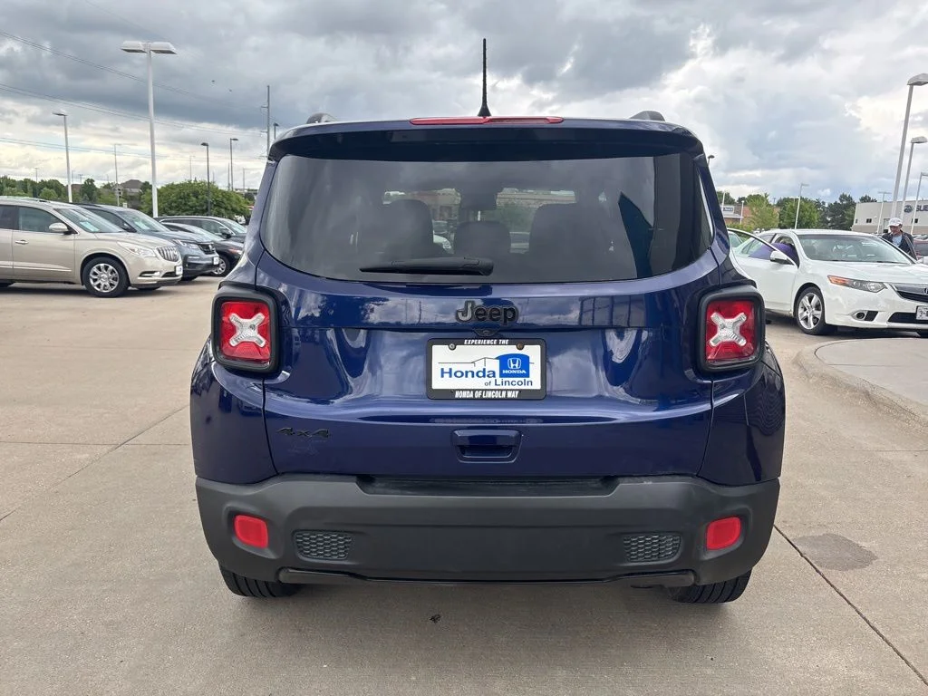 Used 2018 Blue Jeep Latitude image 6