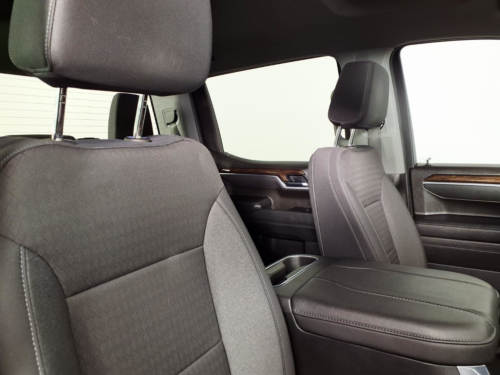 Used 2025 Summit White GMC Elevation image 10