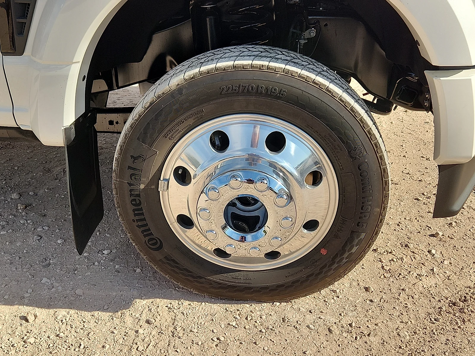 New 2027 Star White Metallic Tri-Coat Ford Platinum image 9