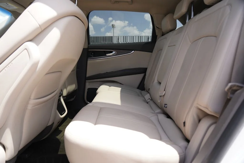 Used 2020 White Lincoln Reserve image 27