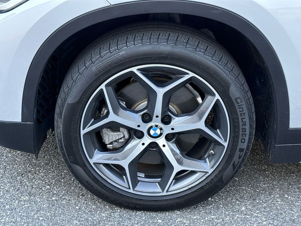 Used 2019 Silver BMW xDrive28i image 2
