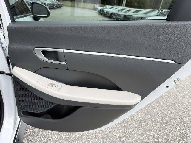 New 2026 White Hyundai SE image 16