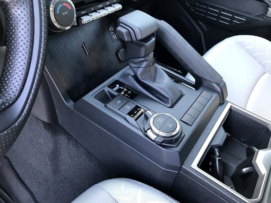 2025 Toyota Tacoma SR5 - Photo 16