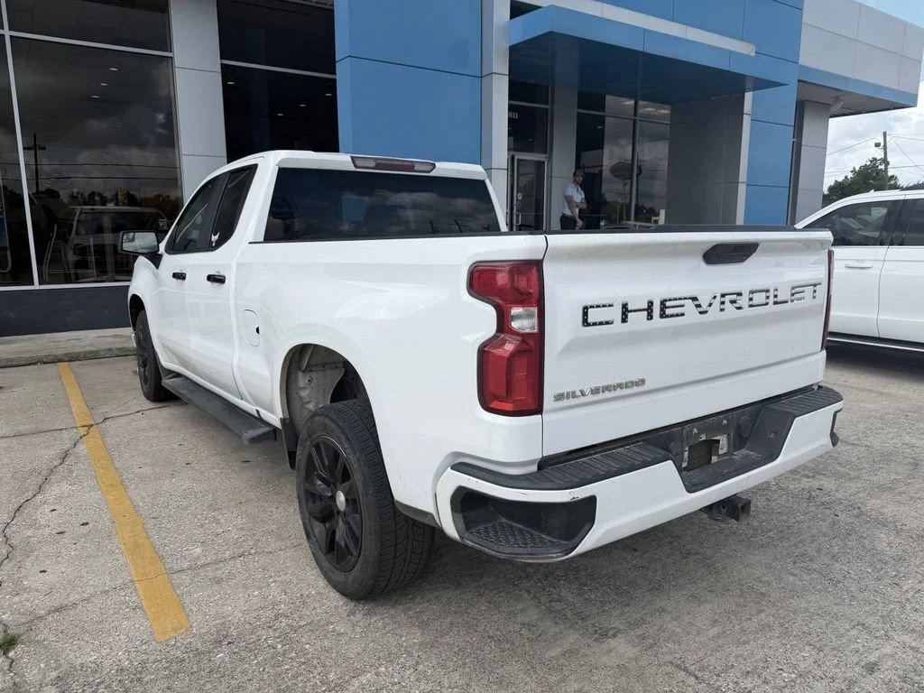 Used 2021 SUMMIT WHITE Chevrolet Custom image 12