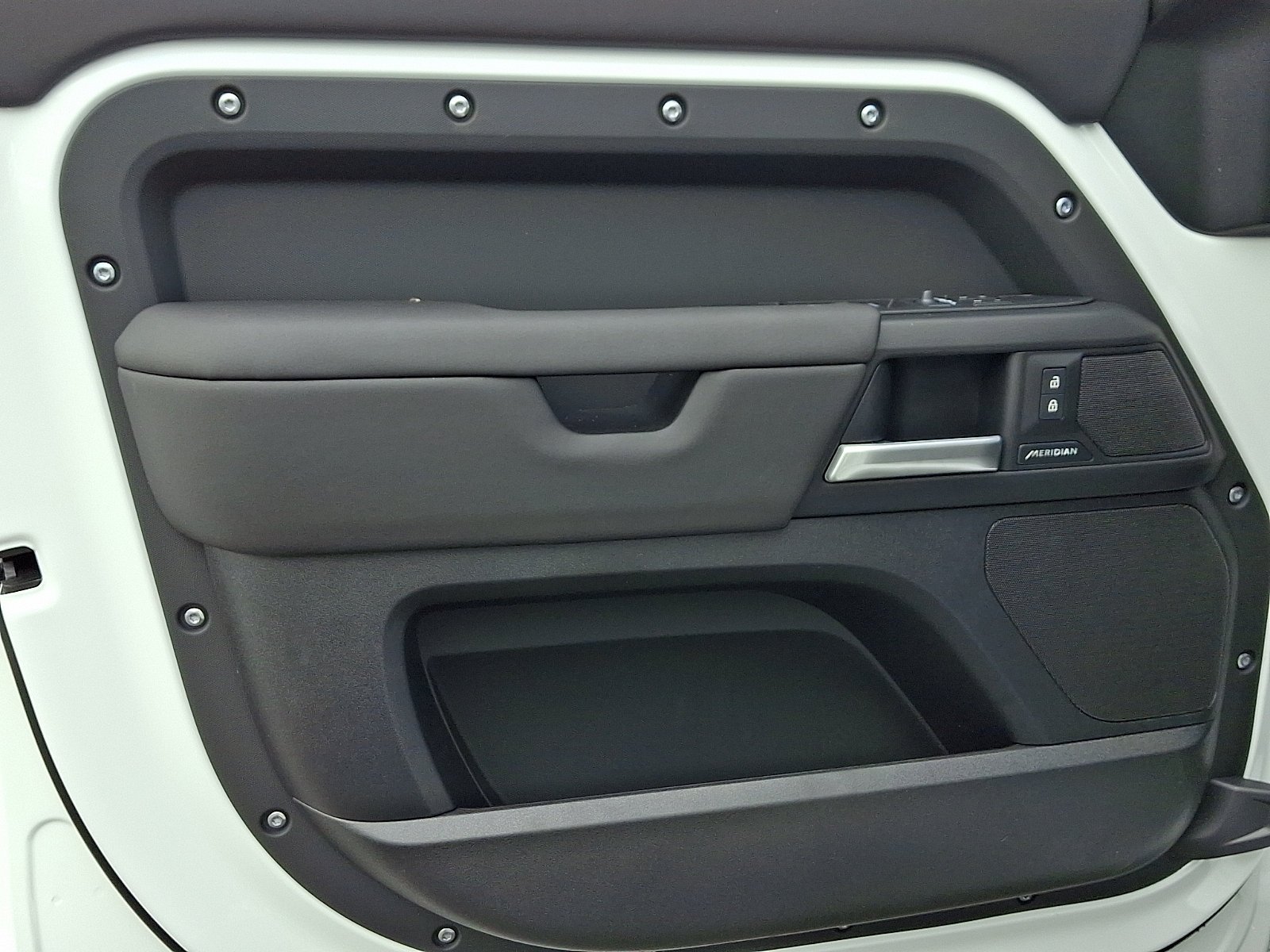 New 2026 Fuji White LAND ROVER S image 8