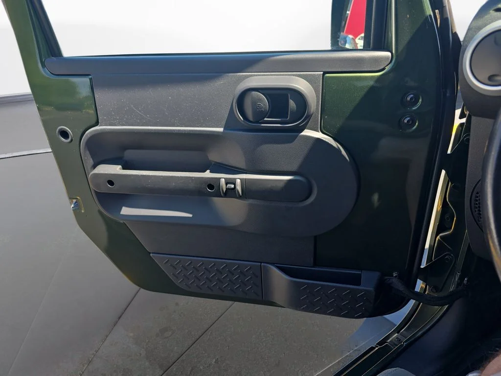 Used 2008 Green Jeep Sahara image 18