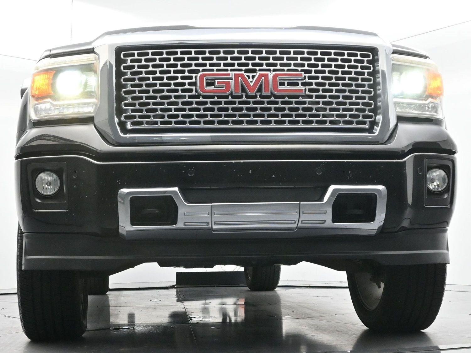 Used 2015 Onyx Black GMC Denali image 43