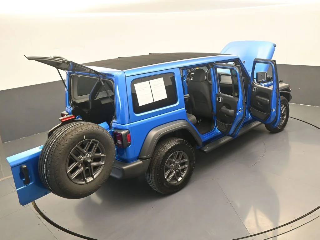 Used 2025 Hydro Blue Pearl Coat Jeep Sport S image 62
