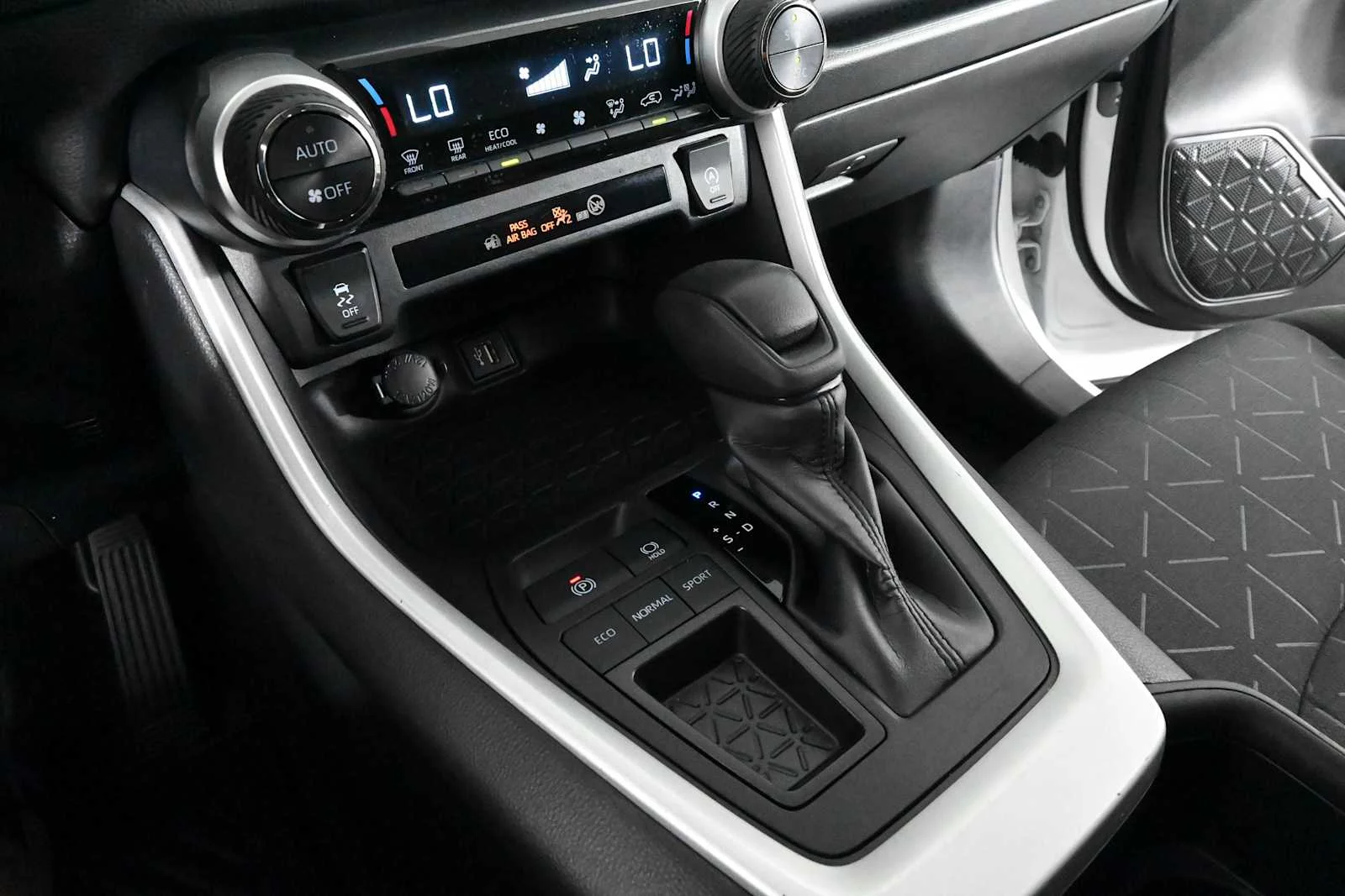 Used 2024 Ice Cap Toyota XLE image 26