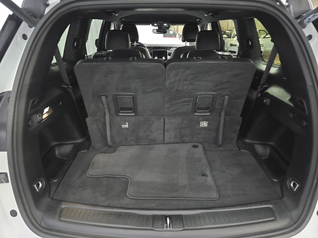 Used 2023 Bright White Clearcoat Jeep Altitude image 11