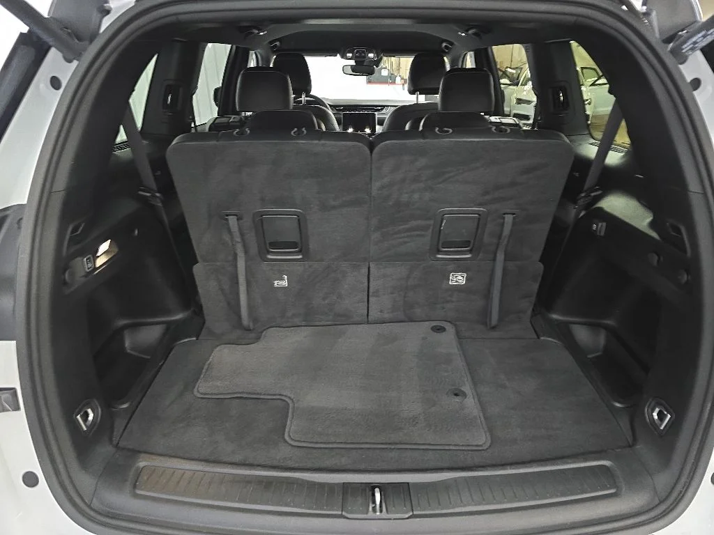 Used 2023 White Jeep Altitude image 11