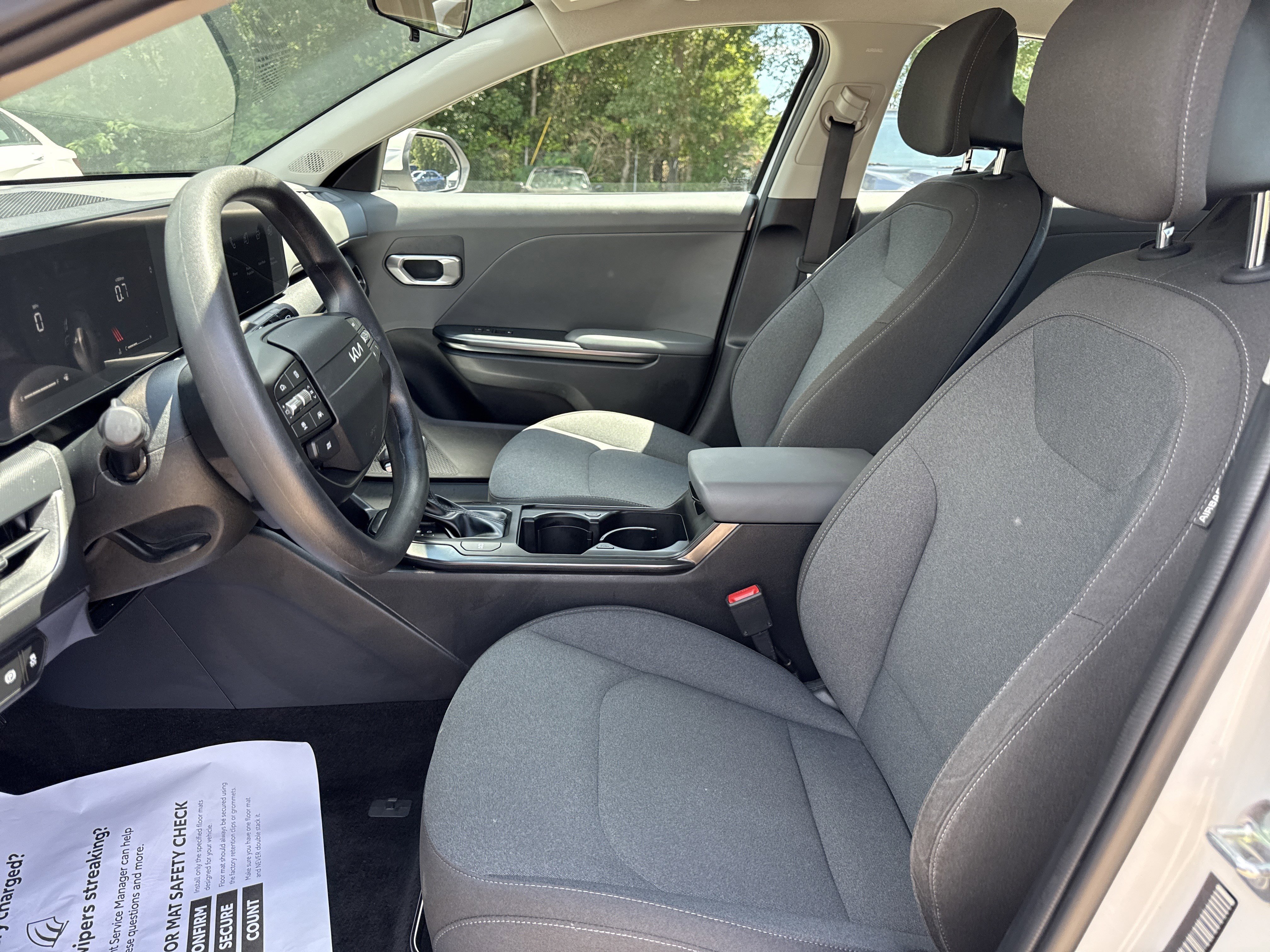 2025 Kia K4 LXS - Photo 11
