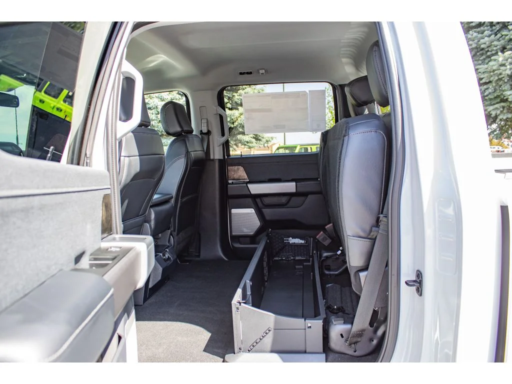 New 2026 OXFORD WHITE Ford LARIAT image 21