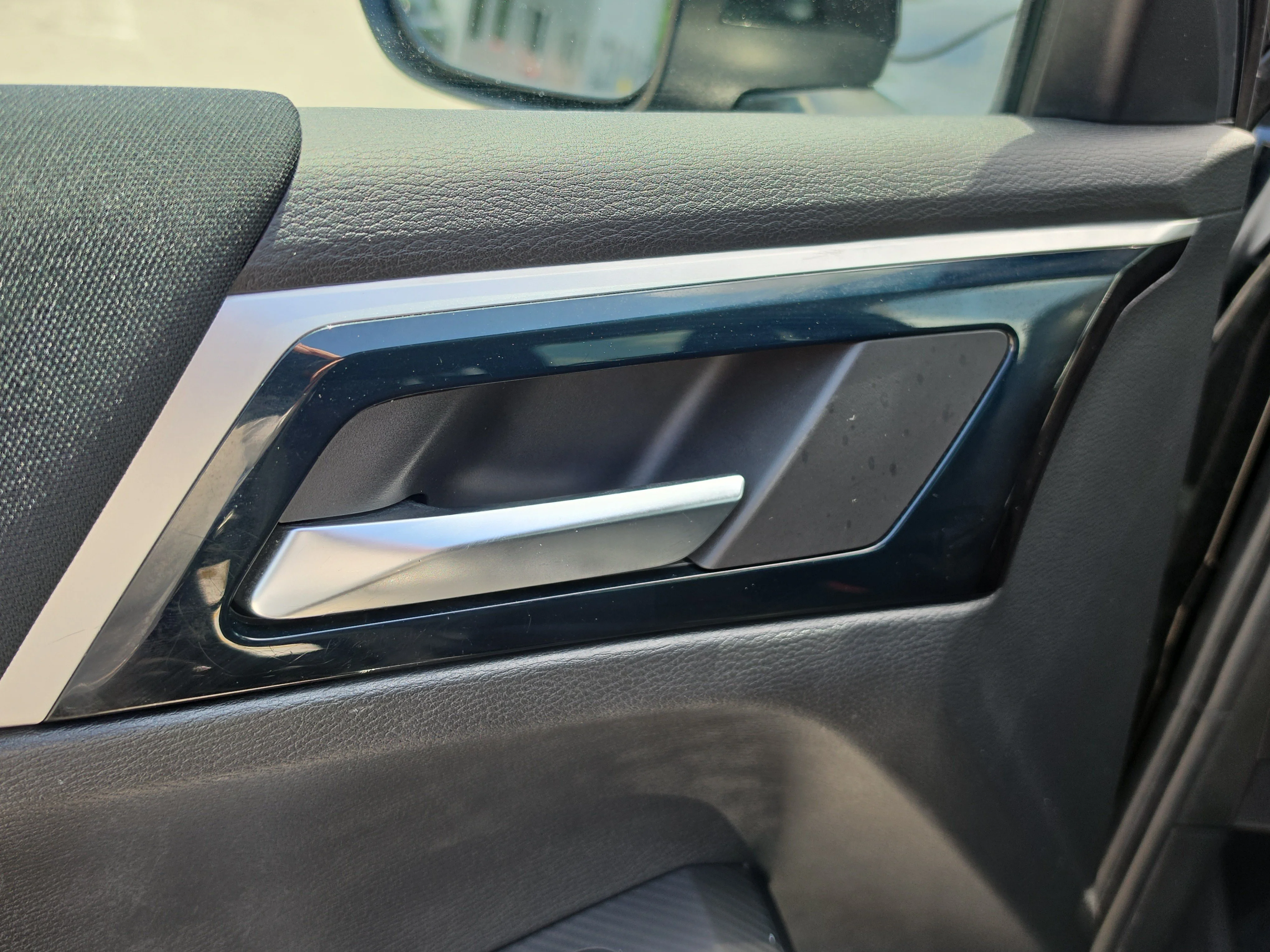 Used 2022 Black Diamond Mitsubishi ES image 19