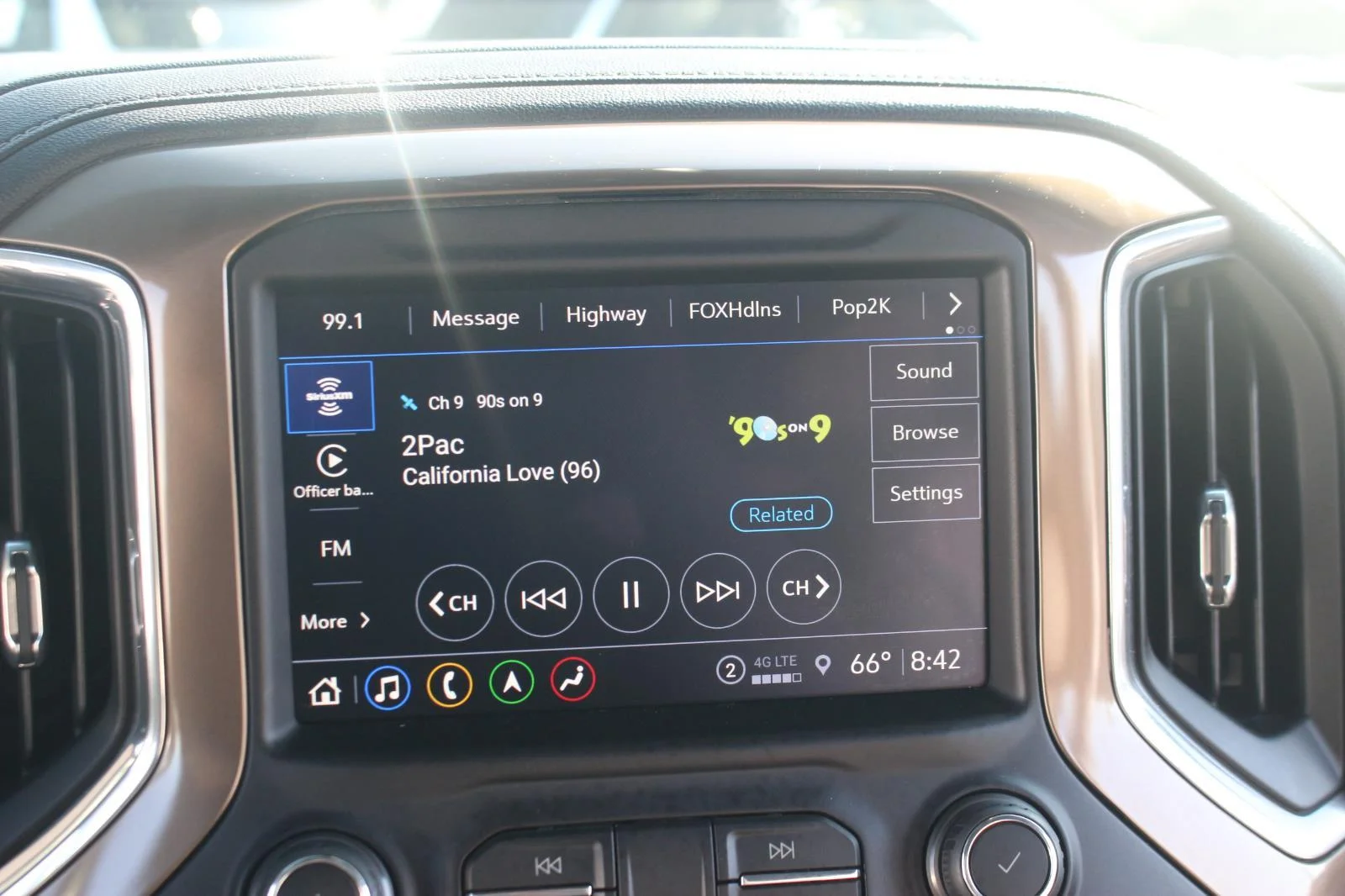 Used 2021 IRIDESCENT PEARL TRICOAT Chevrolet High Country image 24