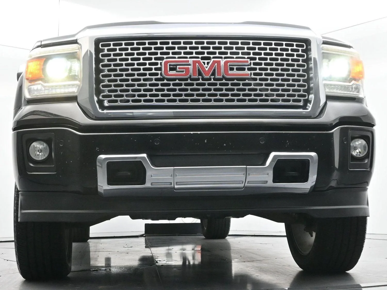 Used 2015 Onyx Black GMC Denali image 43