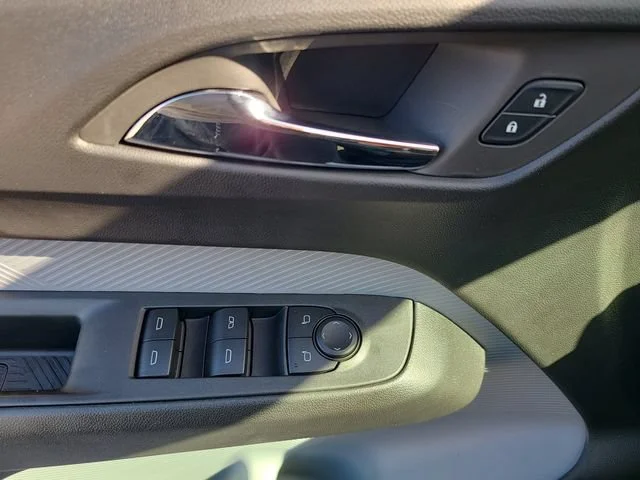 New 2027 Summit White Chevrolet LT image 19