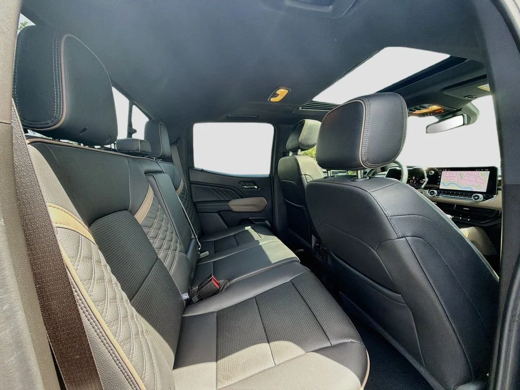 Used 2025 Onyx Black GMC Denali image 31