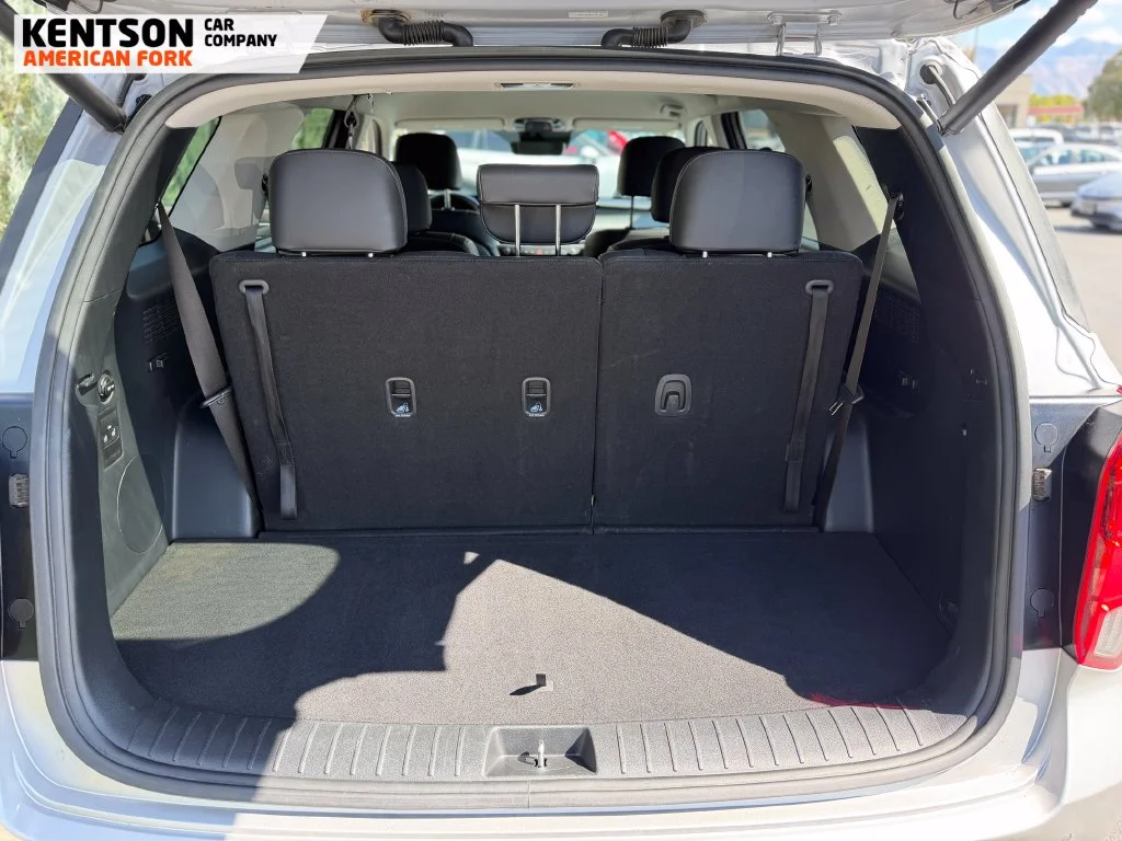 Used 2025 Silver Hyundai SEL image 32