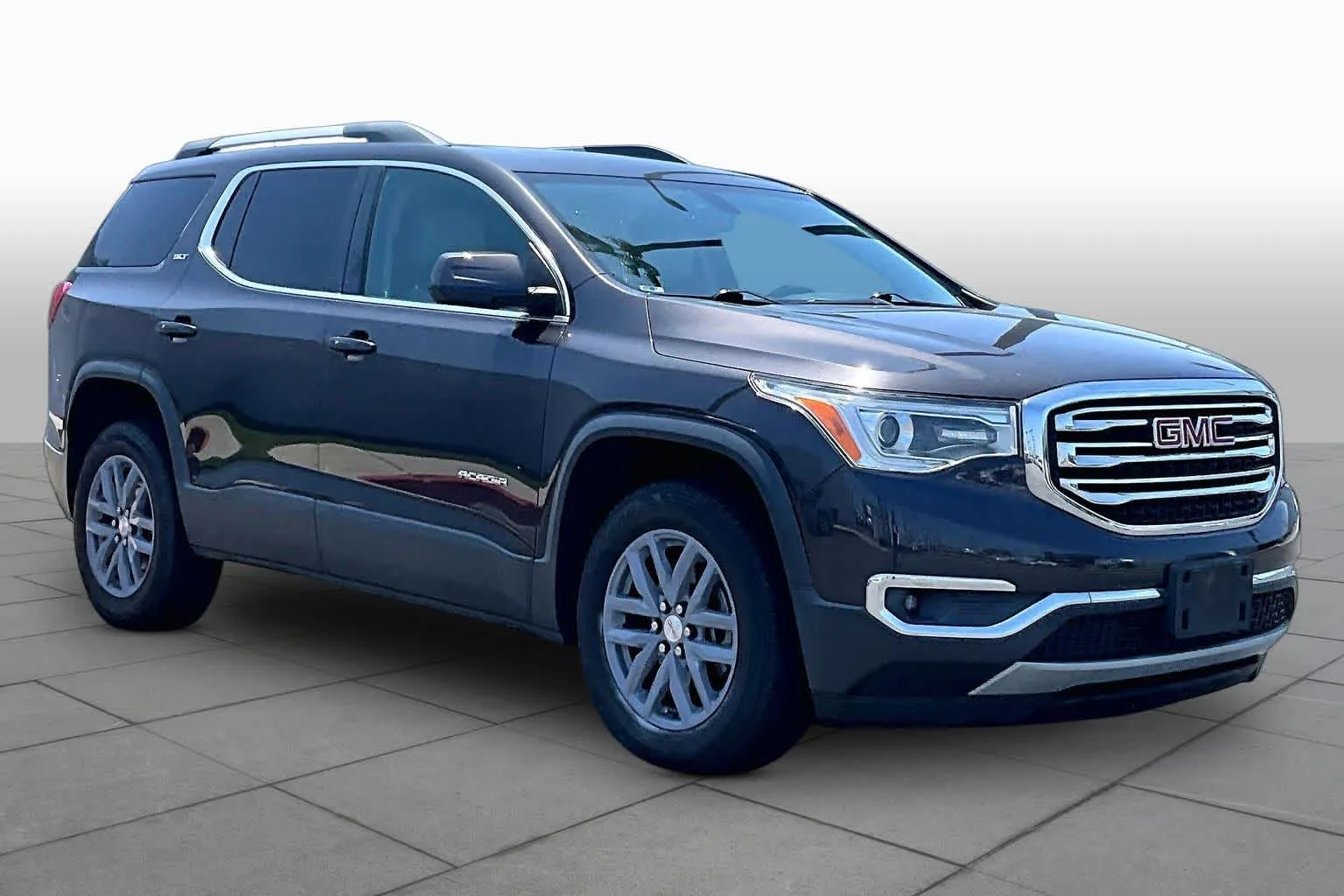 Used 2018 Iridium Metallic GMC SLT image 2