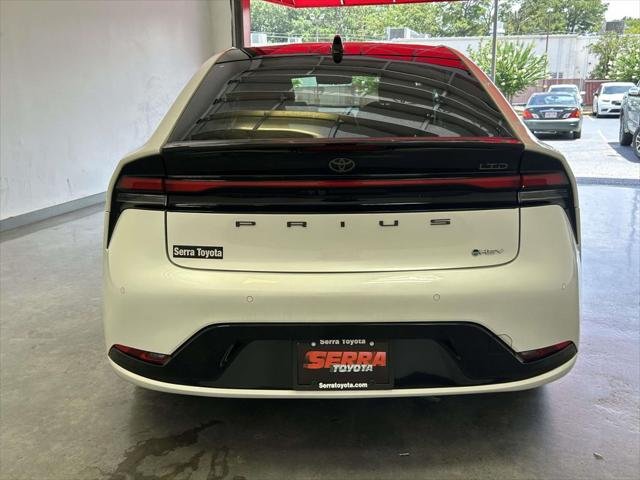 Certified Used 2023 PLATINUM WHITE PEARL MC. Toyota  image 4