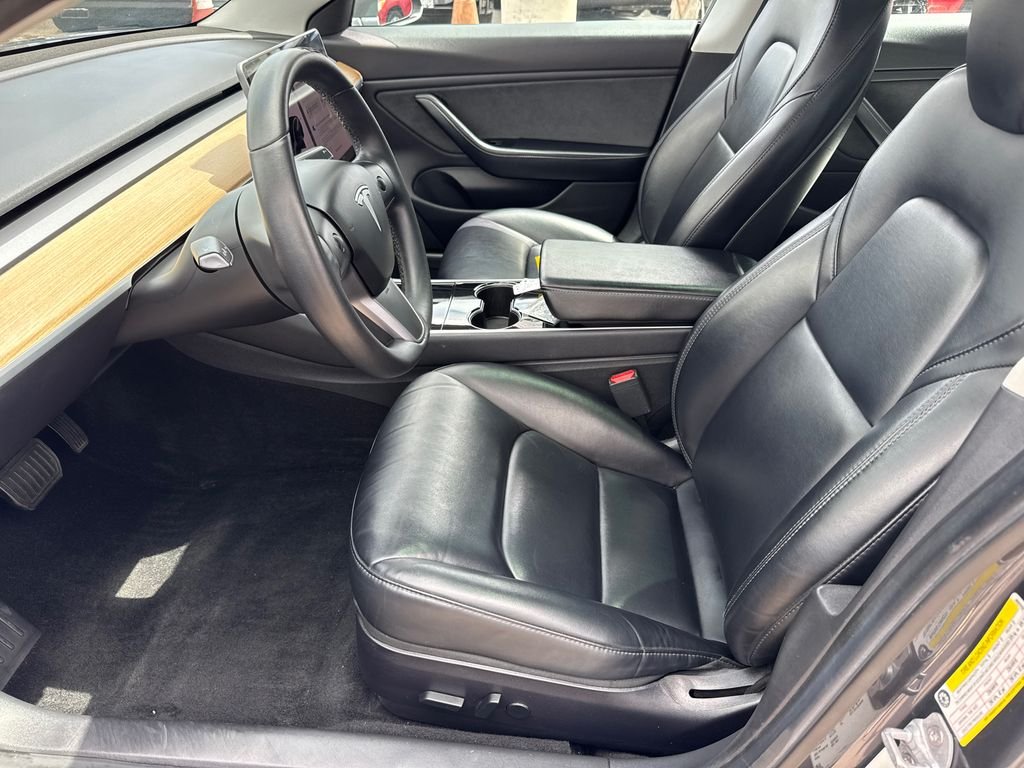 Used 2019  Tesla Long Range image 25