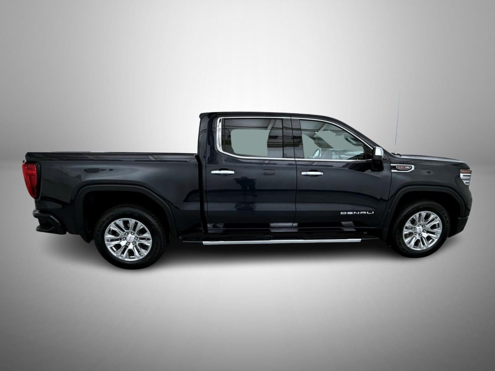 Used 2023 Silver GMC Denali image 4