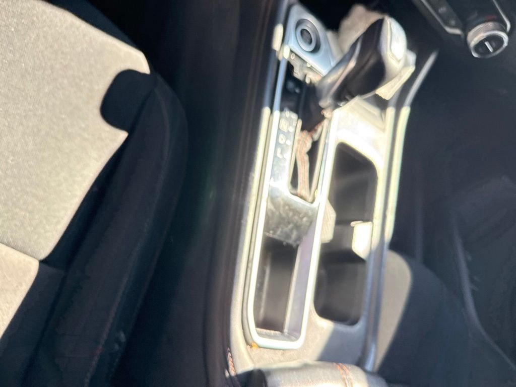 Used 2020 White Nissan SR image 9