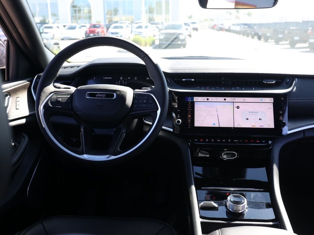 New 2026 Diamond Black Crystal Pearl-Coat Exterior Paint Jeep Limited image 21