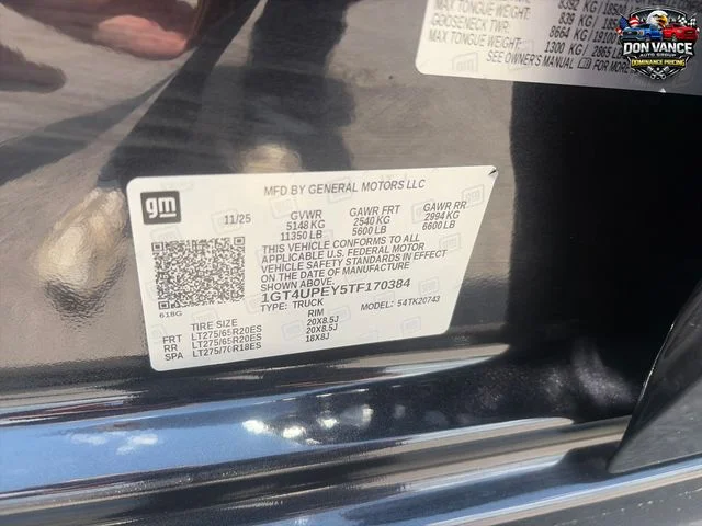 Used 2026 Silver GMC AT4 image 29