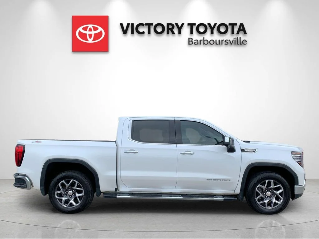 Used 2023 White GMC SLT image 6