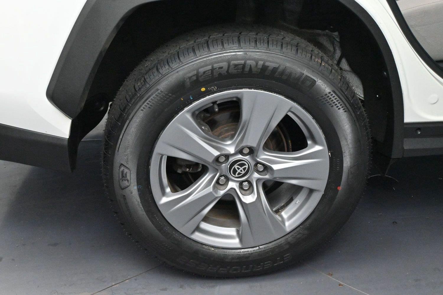 Used 2022 White Toyota XLE image 35