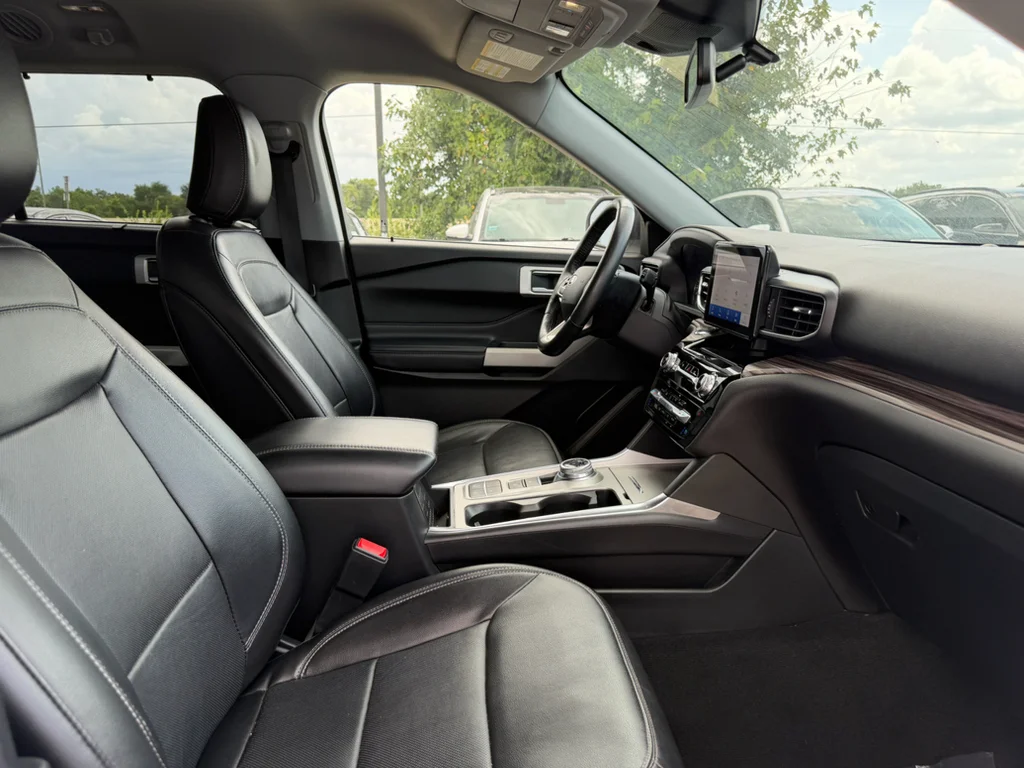 Used 2022 Star White Metallic Tri-Coat Ford Limited image 12