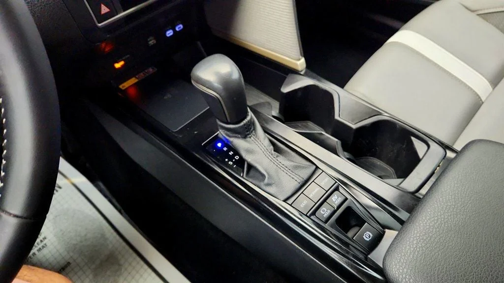 Used 2025 Midnight Black Metallic Toyota SE w/ Moonroof & Multimedia Upgrade Pkg image 17