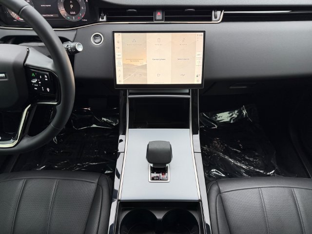 Certified Used 2025 Fuji White Land Rover S image 15