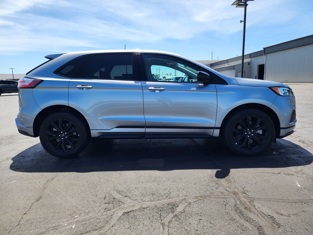 Used 2024 Iconic Silver Metallic Ford SE image 4