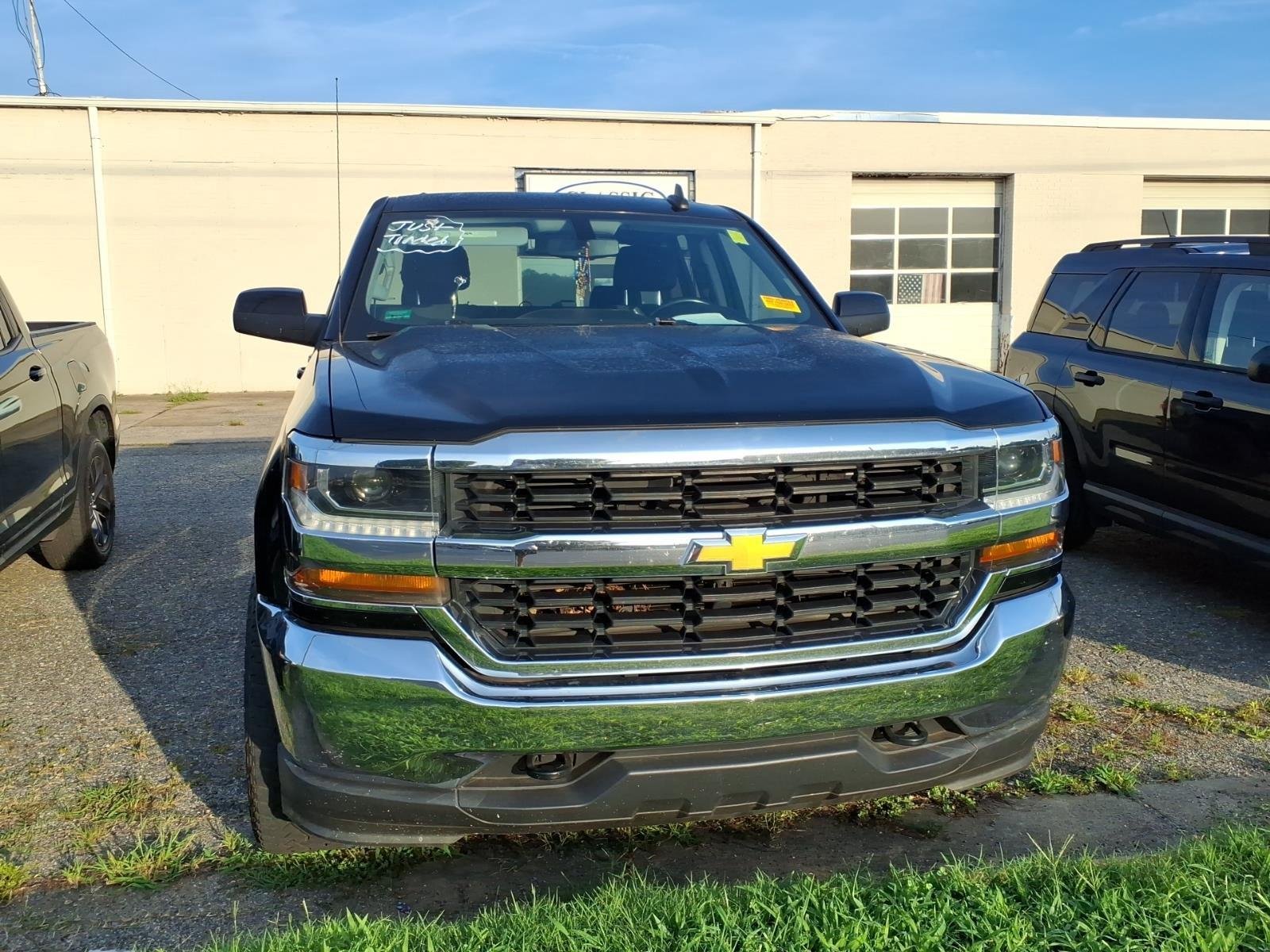 Used 2018 Black Chevrolet LT image 2