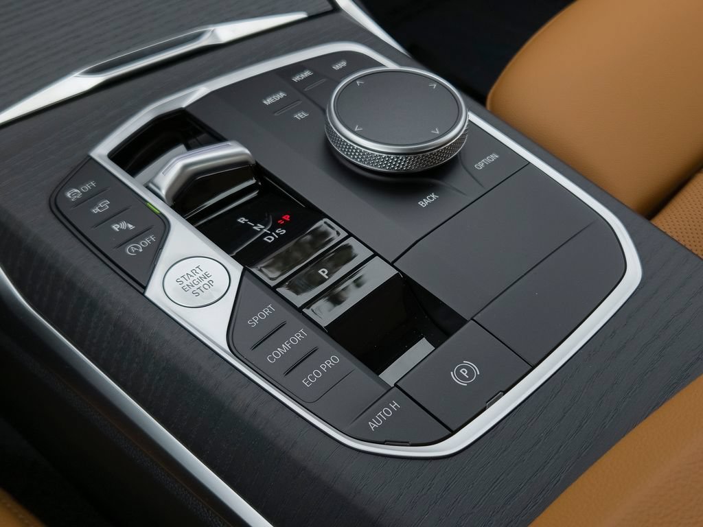 New 2026 Mineral White Metallic BMW 330i xDrive image 9