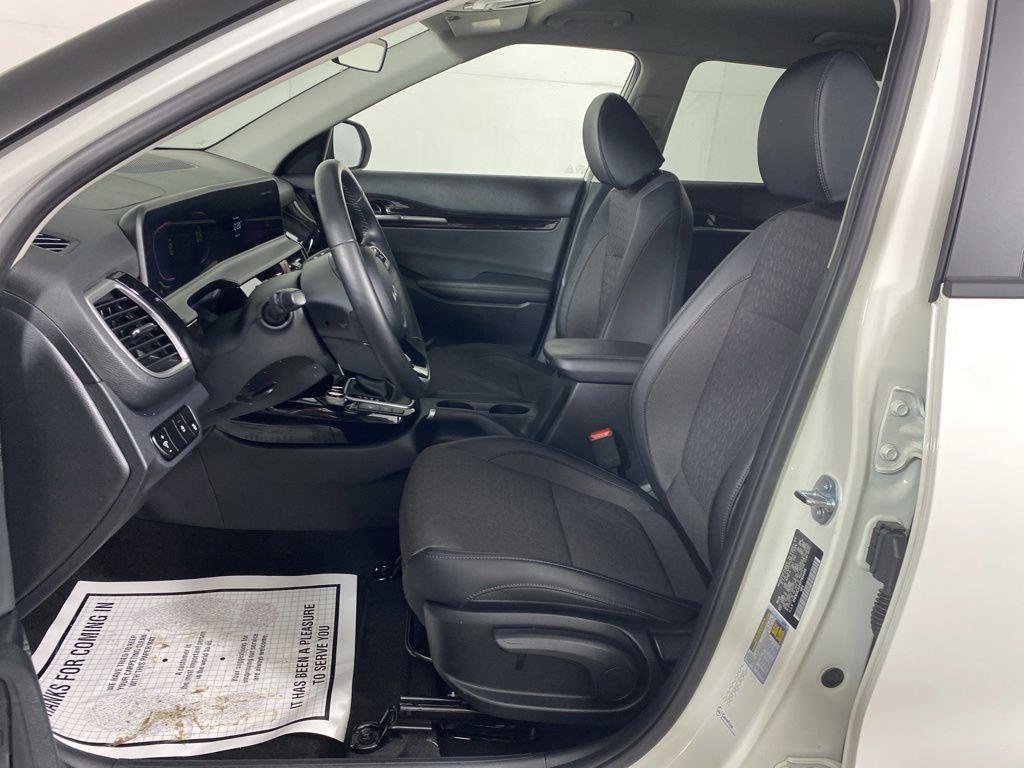 Used 2026 Clear White Kia S image 8
