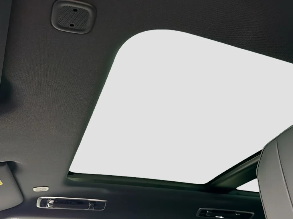 New 2026 Fuji White Land Rover Dynamic SE image 23