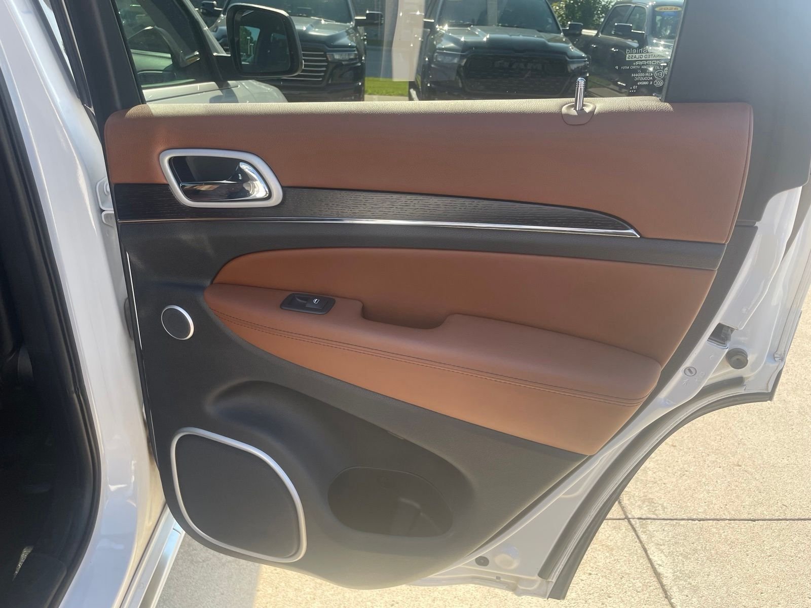 Used 2020 White Jeep Summit image 9