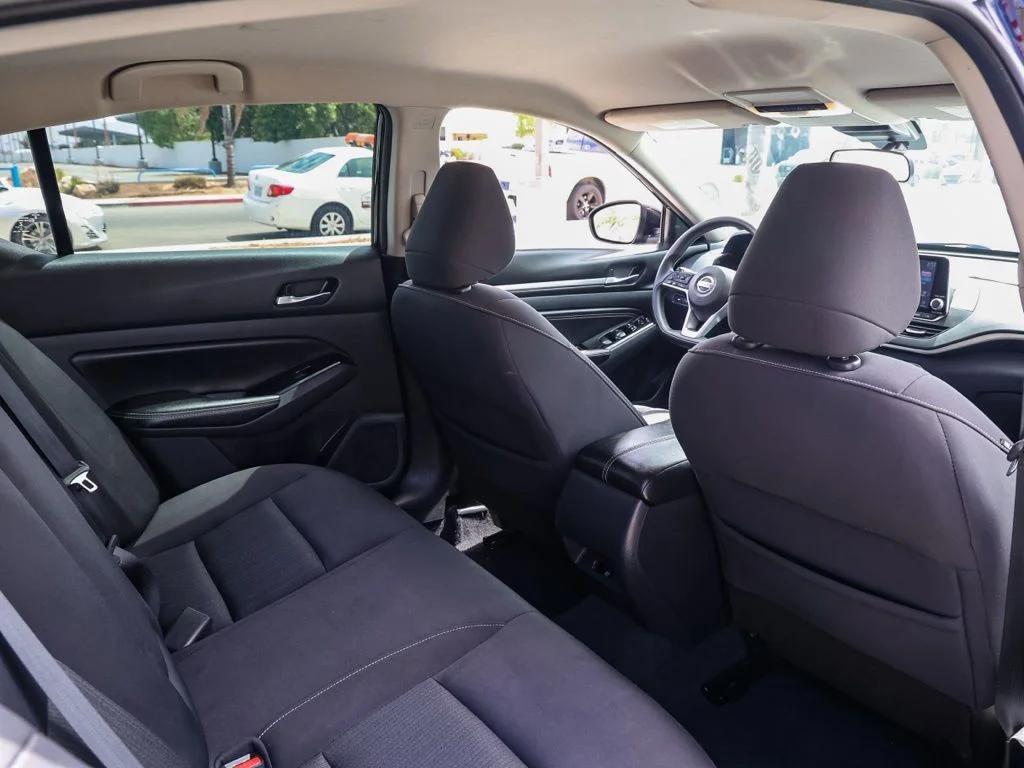 Used 2021 Black Nissan 2.5 SV image 15