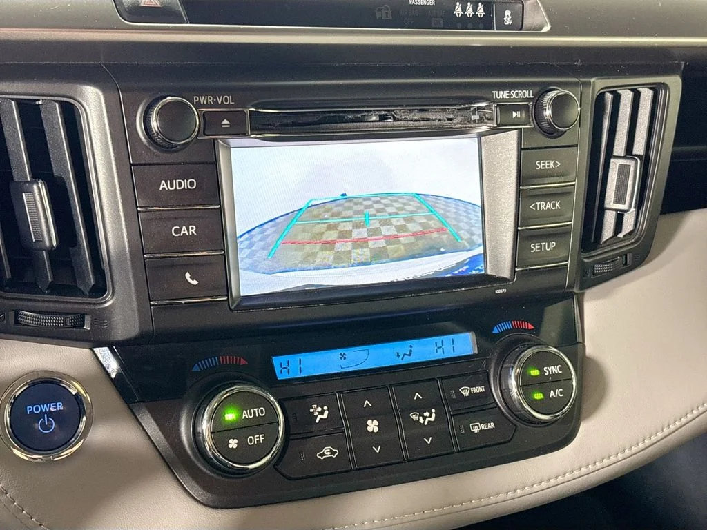 Used 2018 White Toyota LE image 16