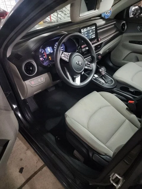 Used 2021 Gray Kia LXS image 6