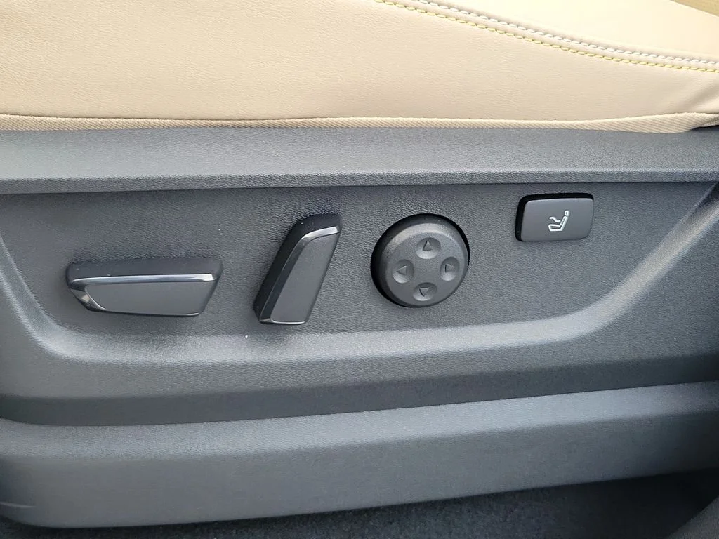 New 2026 White Nissan Platinum Reserve image 23